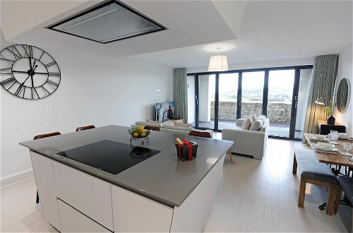 Foto 14 - Apartment 2 Waterstone House - Luxury Sea View Apartment