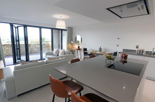 Foto 16 - Apartment 2 Waterstone House - Luxury Sea View Apartment