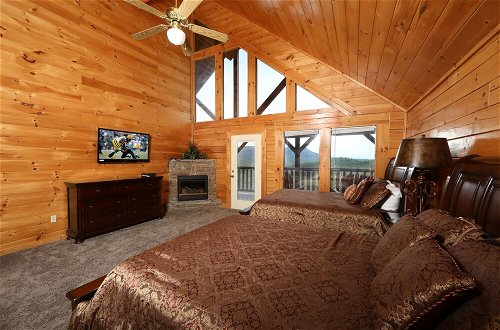 Foto 8 - Majestic Mountain Pool Lodge - Seven Bedroom Cabin