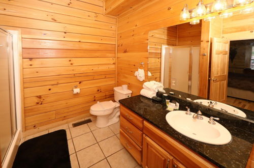 Photo 20 - Majestic Mountain Pool Lodge - Seven Bedroom Cabin