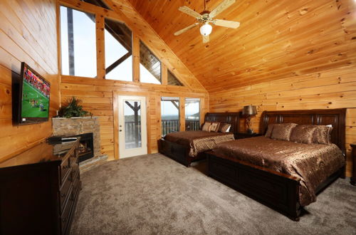 Foto 9 - Majestic Mountain Pool Lodge - Seven Bedroom Cabin