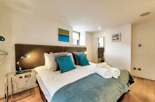 Photo 10 - JOIVY Quiet Mews Street Apartment in the Heart of Edinburgh