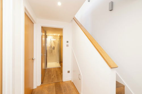 Photo 2 - JOIVY Quiet Mews Street Apartment in the Heart of Edinburgh