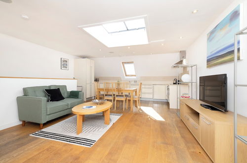 Photo 20 - Quiet Mews Street Apartment in the Heart of Edinburgh