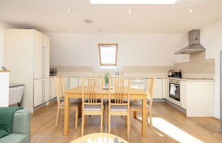 Photo 3 - JOIVY Quiet Mews Street Apartment in the Heart of Edinburgh