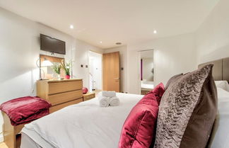 Photo 3 - JOIVY Quiet Mews Street Apartment in the Heart of Edinburgh