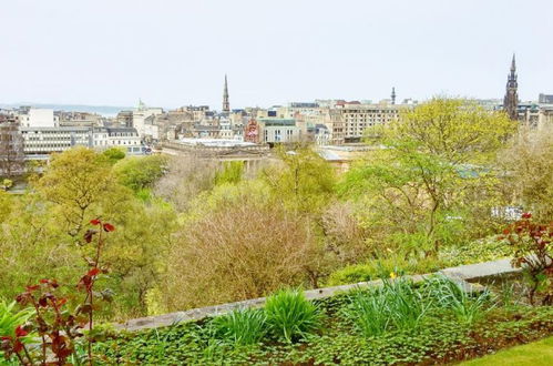 Photo 54 - Grand Edinburgh Castlehill Apartment