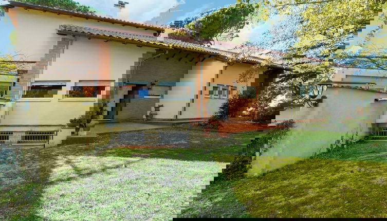 Foto 1 - Belvilla by OYO Exquisite Villa With Garden