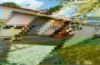 Foto 1 - Belvilla by OYO Exquisite Villa With Garden