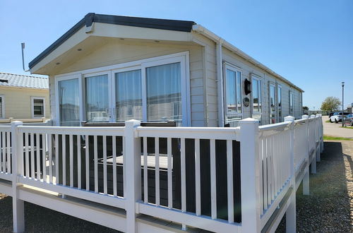 Foto 17 - Remarkable 2-bed Lodge in Clacton-on-sea