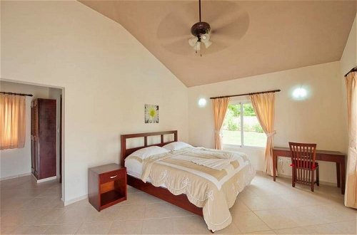 Foto 7 - Privacy and Comfort Luxury 6 Bedroom Villa
