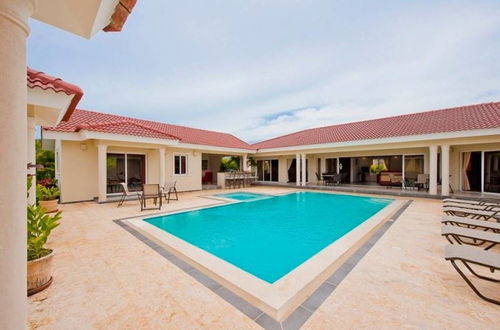 Photo 30 - Privacy and Comfort Luxury 6 Bedroom Villa