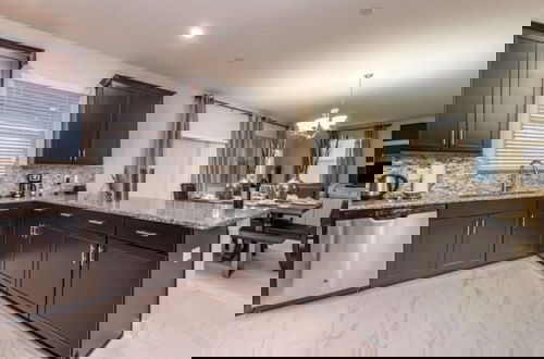 Foto 14 - 6 Bed 5 Bath Pool & Game Room Champions Gate 6 Bedroom Villa by RedAwning