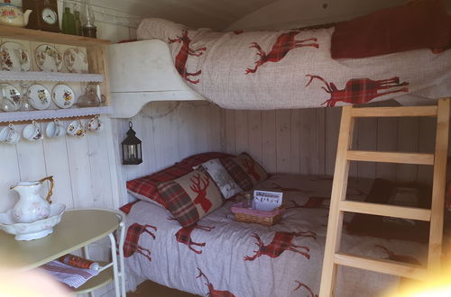 Photo 4 - Meadow Shepherds hut