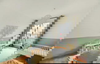 Foto 3 - Modern, Spacious Apartment Just Outside Paris