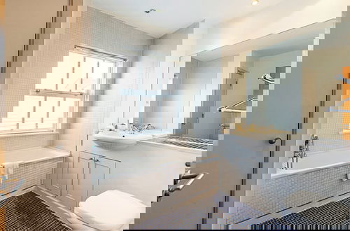 Foto 16 - Sleek and Contemporary House in Battersea