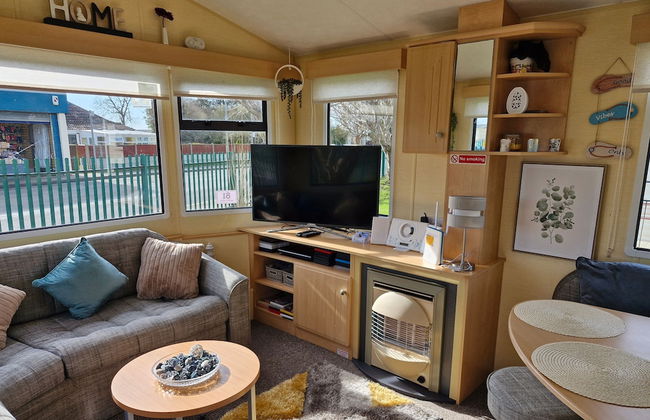 3-bed Caravan - Sleeps 8 - Pool Onsite - Petsok - Photo 7