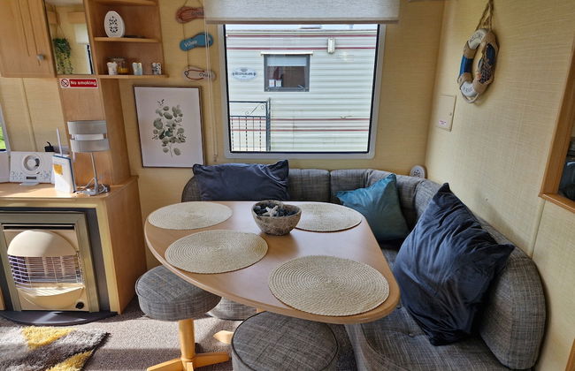 3-bed Caravan - Sleeps 8 - Pool Onsite - Petsok - Photo 12