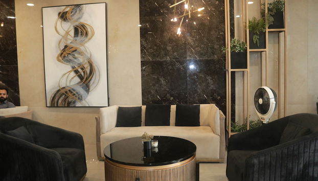 Coin salon dans le hall