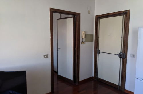 Photo 5 - Snug Apartment in Roma near San Giovanni Train Station