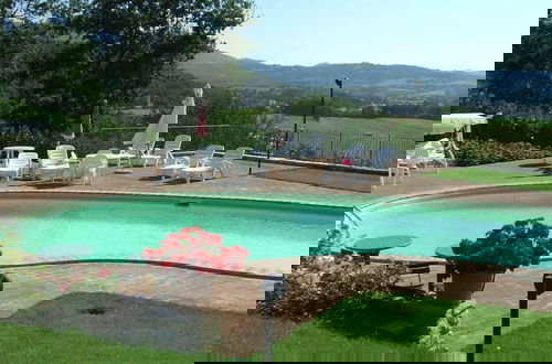 Foto 9 - Rustic Holiday Home in Corciano With Swimming Pool