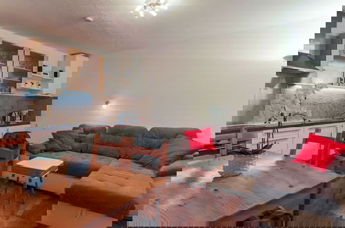 Foto 14 - Central Apartment With Balcony, Terrace, Garden, Deckchairs