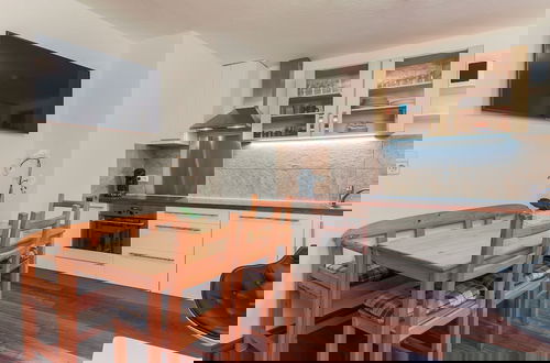 Foto 27 - Central Apartment With Balcony, Terrace, Garden, Deckchairs