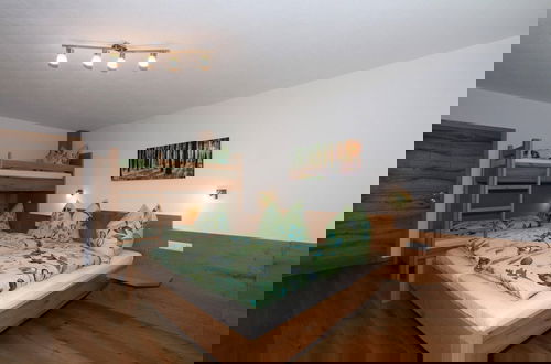 Foto 9 - High-quality Holiday Apartment in Oberkrimml Near Waterfalls