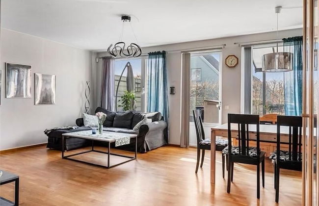5-bed-rooms House With Jacuzzi, Free Parking, and 2 Toilets-bath in Malmö - Foto 1