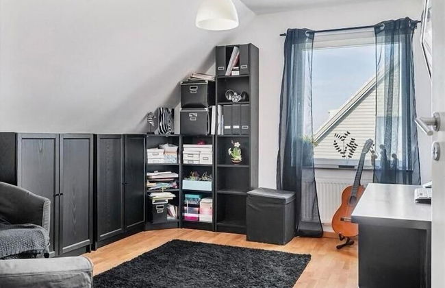 5-bed-rooms House With Jacuzzi, Free Parking, and 2 Toilets-bath in Malmö - Foto 10