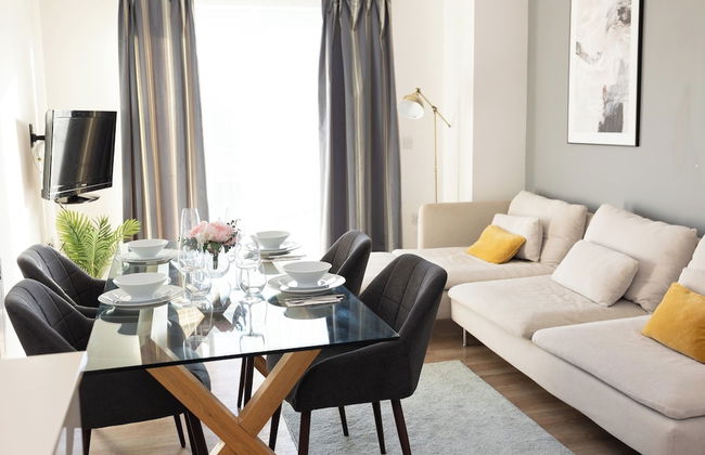 Stylish 2BR Apartment, Town Centre, Free Parking - Photo 14