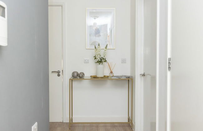 Stylish 2BR Apartment, Town Centre, Free Parking - Photo 19