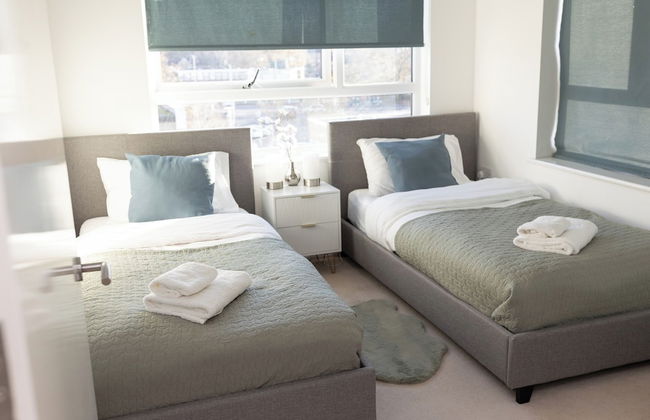Stylish 2BR Apartment, Town Centre, Free Parking - Photo 4