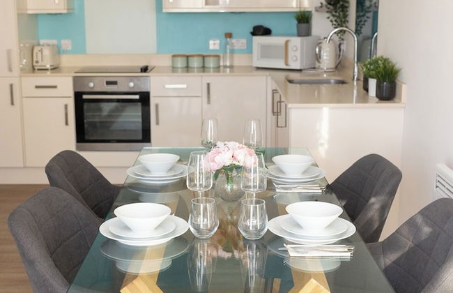Stylish 2BR Apartment, Town Centre, Free Parking - Photo 11