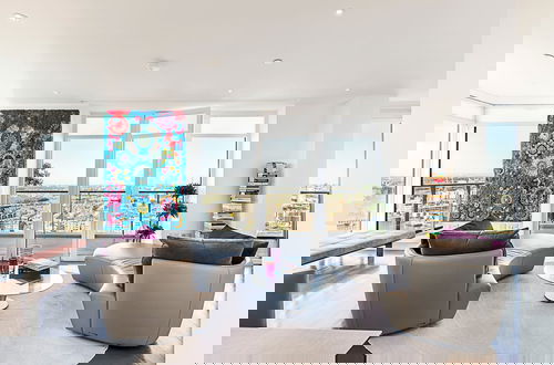 Foto 16 - Luxurious 3-bed Sky-high Battersea Gem