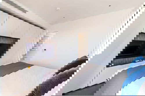 Foto 1 - Luxurious 3-bed Sky-high Battersea Gem