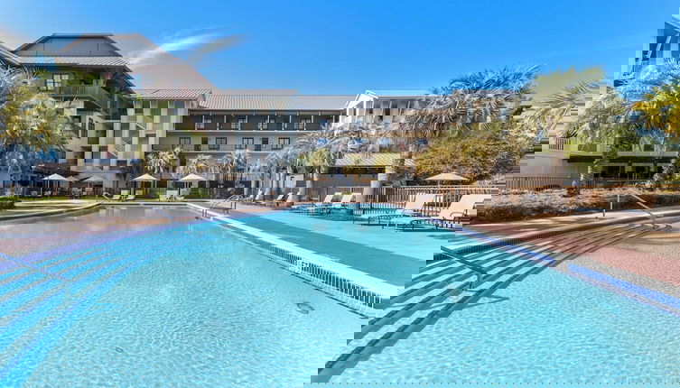 Photo 1 - Lazy Duck Retreat by Avantstay Blue Mountain Priv Beach Access Pool + Patio