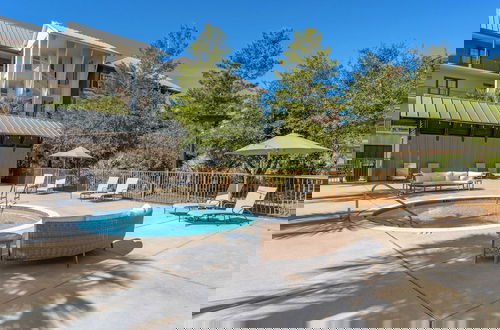 Photo 41 - Lazy Duck Retreat by Avantstay Blue Mountain Priv Beach Access Pool + Patio