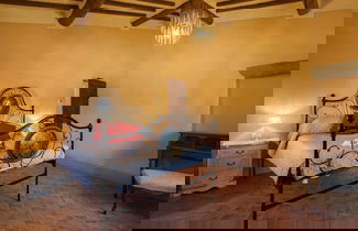 Photo 3 - Beautiful Country House Villa Mezzavia With Private Pool in Costiglion Fiorentin