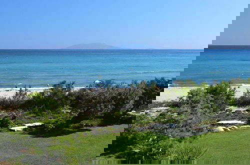Foto 13 - Apartment in Corsica With Beach Access