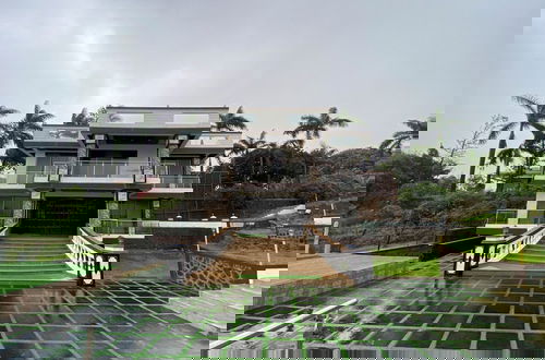 Foto 15 - Sky High By Joy Suites