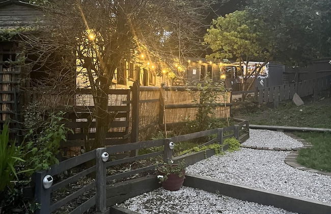 Beautiful 1-bed Secluded Cabin, With bar & Fire - Foto 12