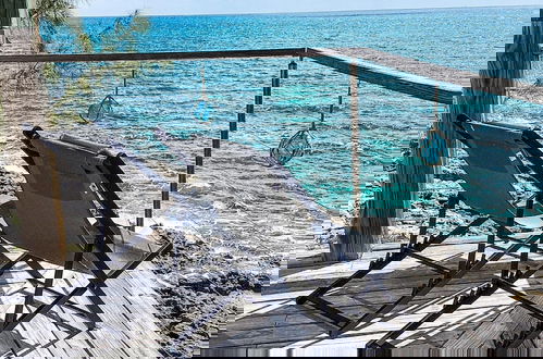 Foto 5 - Seaside Serenity: Elegant Beachfront Escape