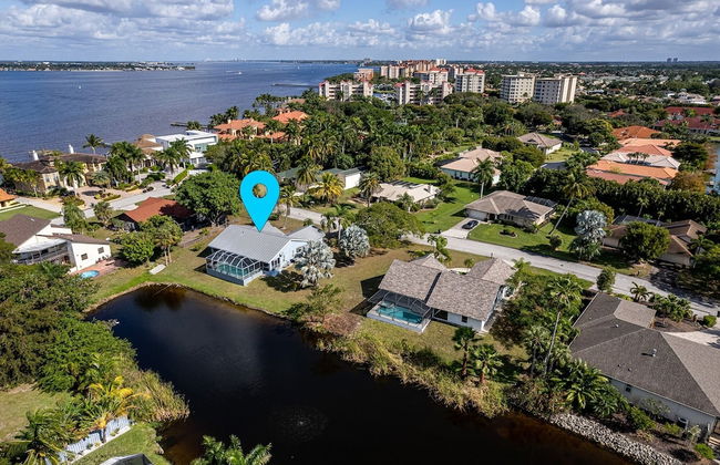 Private Pool Home ~ Just Miles From Sanibel And Fort Myers Beach ~ 3 Bedroom Home by RedAwning - Foto 22
