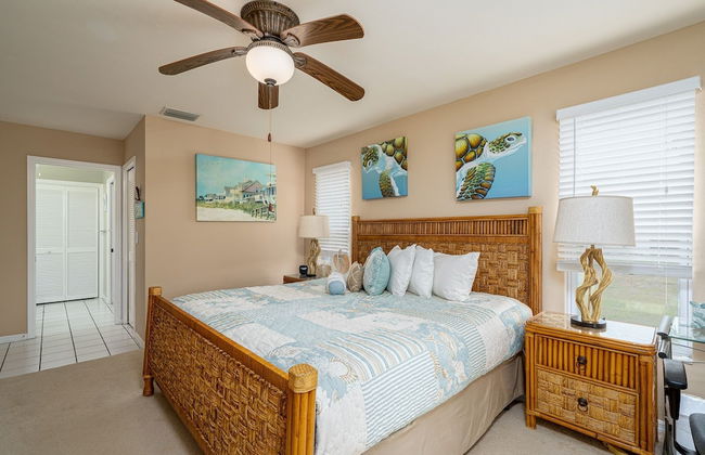Private Pool Home ~ Just Miles From Sanibel And Fort Myers Beach ~ 3 Bedroom Home by RedAwning - Foto 3