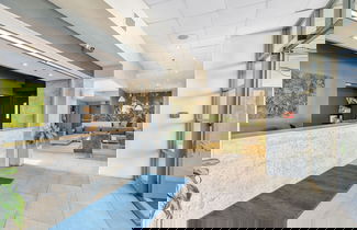 Photo 2 - Uptown Inn by Vantaggio - Limited Service Apart-Hotel
