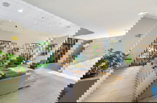 Photo 6 - Uptown Inn by Vantaggio - Limited Service Apart-Hotel