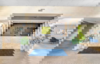 Photo 3 - Uptown Inn by Vantaggio - Limited Service Apart-Hotel