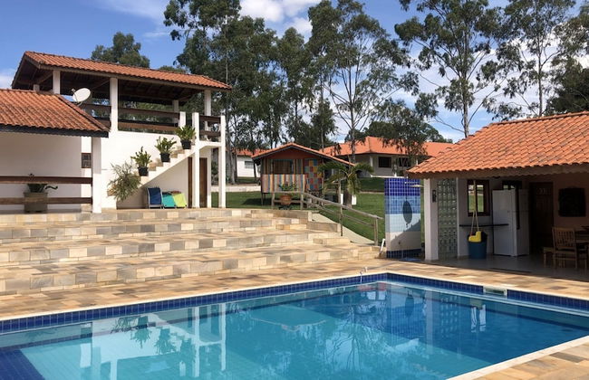Sítio Aconchegante com Piscina e Wi-Fi - Foto 8