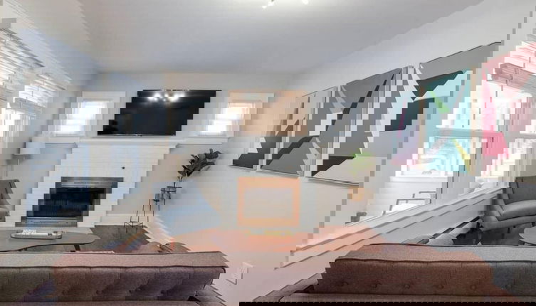 Foto 1 - Pet Friendly 3BR Arlington Close to Metro Fast Wifi